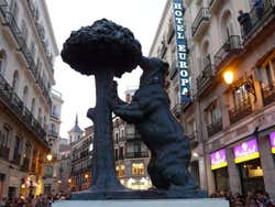 Statue de l'Ours et de l'Arbousier