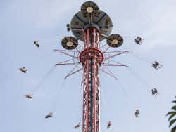 Les chaises volantes du parc d'attraction