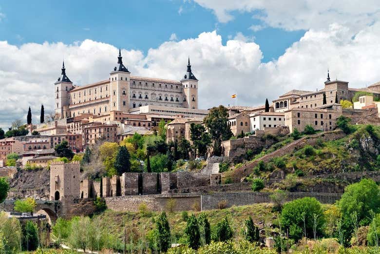 Vue panoramique sur l'Alcázar de Tolède